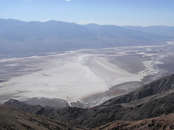 Blick von Dantes View auf Badwater Basin